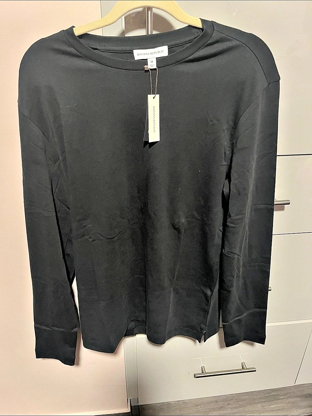 Banana Republic Luxury Touch Long Sleeve Cotton Tee in Black Size Medium NWT
